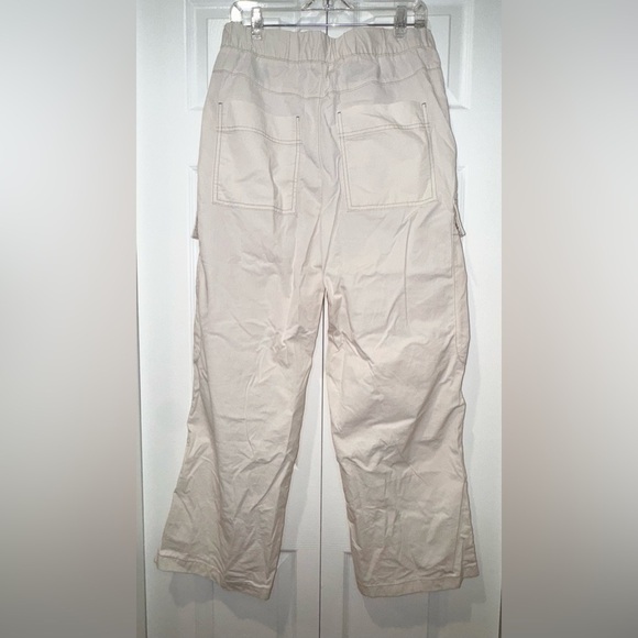 Zara Beige/Cream Big Pocket wide leg Cargo Pants. Size Medium. VVGUC. - Picture 2 of 16